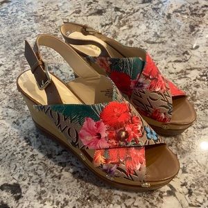 NINE WEST Floral Wedge
